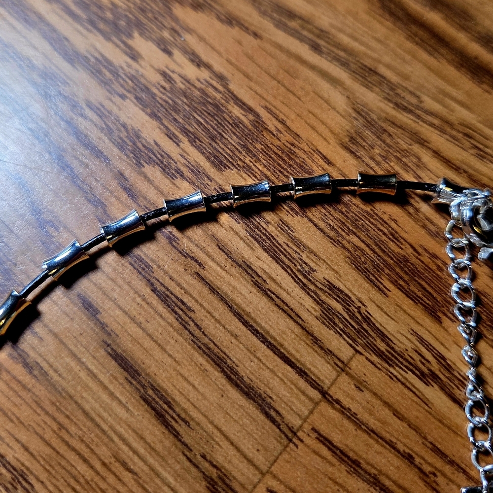 NINE WEST Black And Silver Concave Cylinder Beaded Necklace CLASSIC CHIC! - Picture 6 of 8